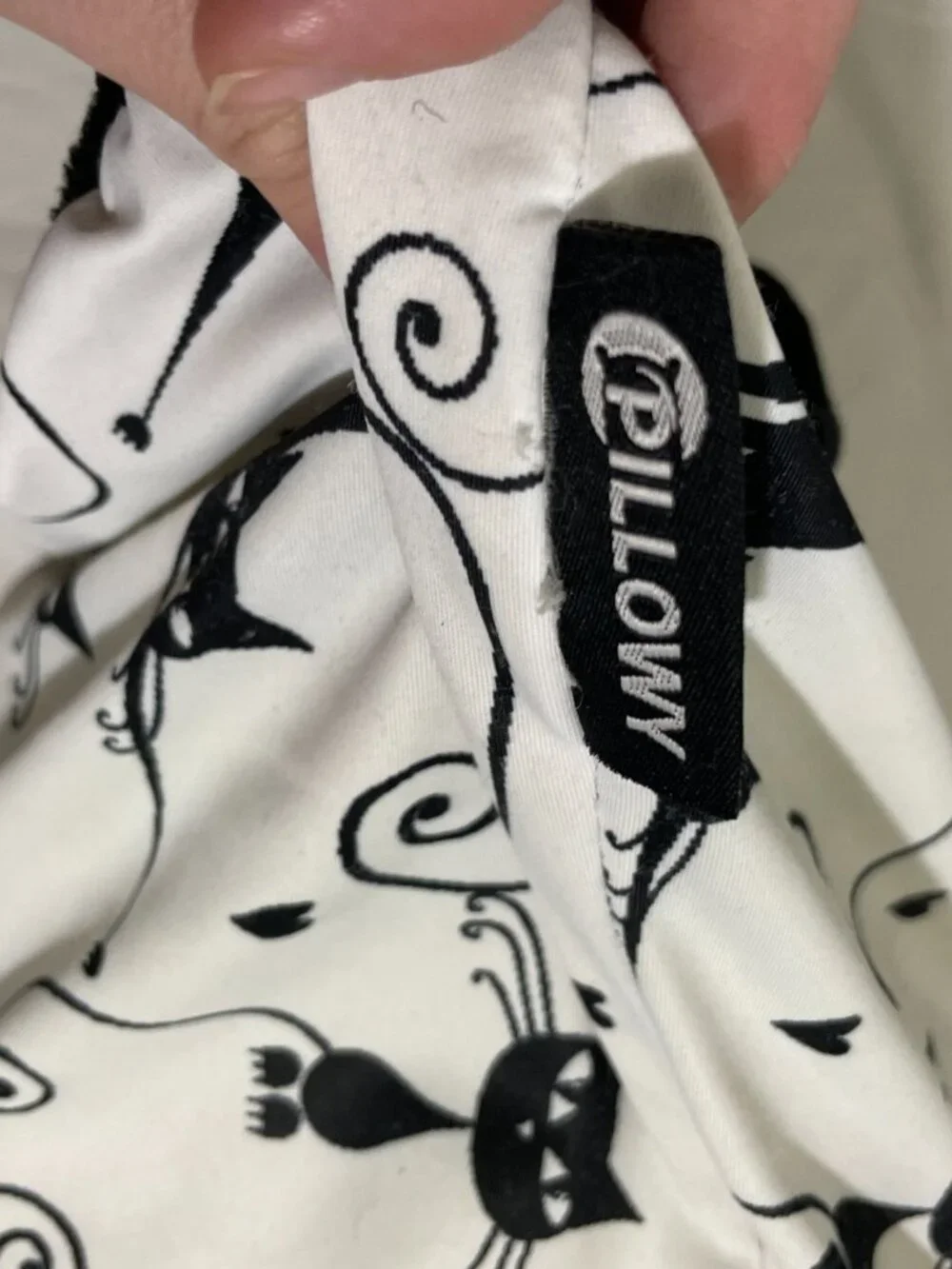 Pilloway Black White Cat Fleece Lined Beanie Hat Stretch Winter Skull Cap Adult